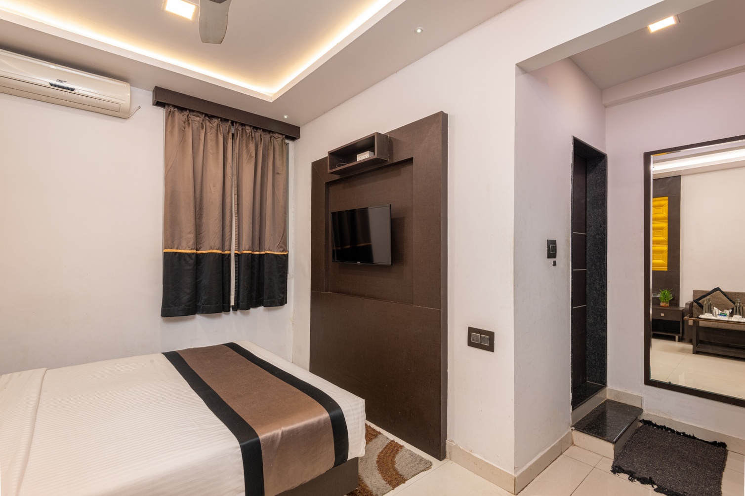Standard Room A C at Parampara Residency - Photo 3