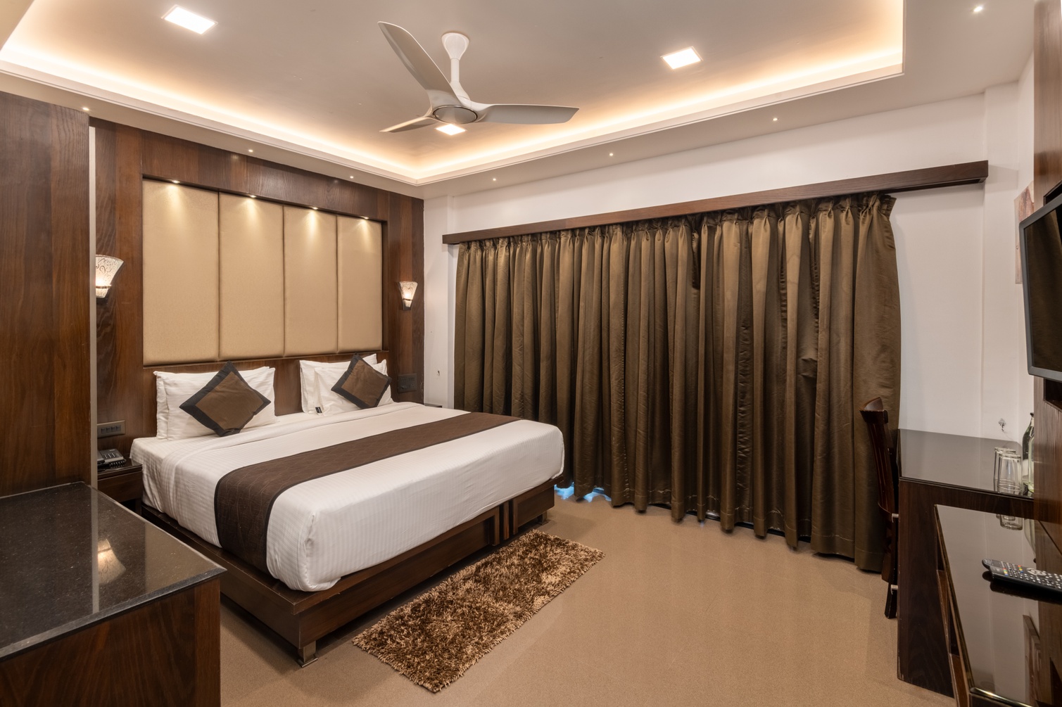 Deluxe Double Room at Hotel Altitude Coorg - Photo 2