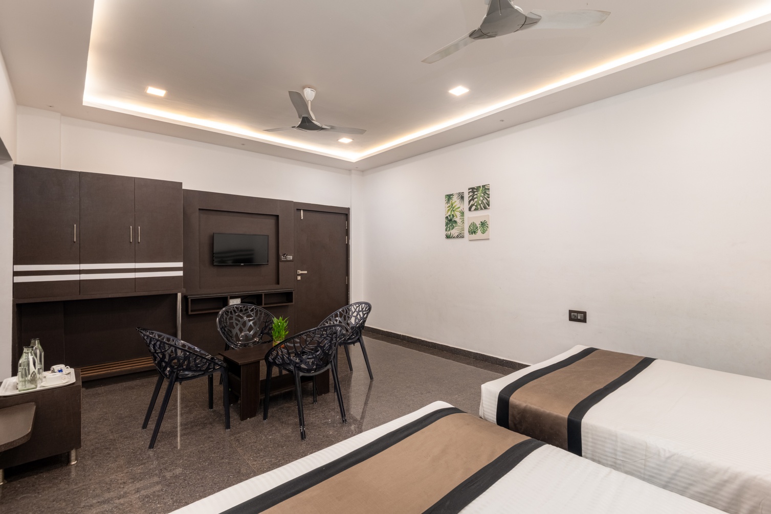 Jumbo Non AC room 4 pax at Parampara Residency - Photo 1