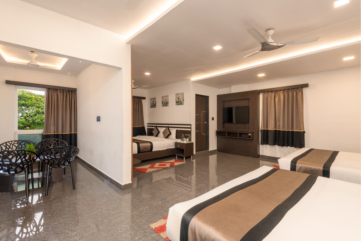 Jumbo Non AC Room 6 pax at Parampara Residency - Photo 2
