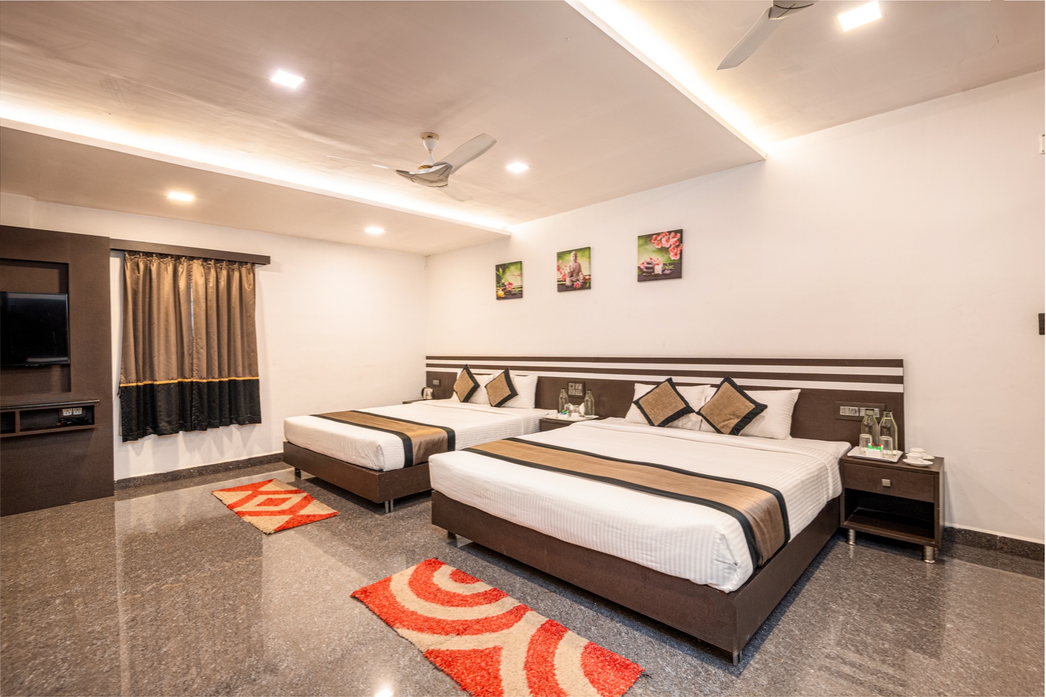Jumbo Non AC Room 6 pax at Parampara Residency - Photo 1