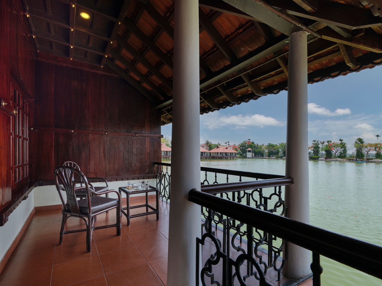 Room on Arrival at Sterling Lake Palace Alleppey - Photo 3