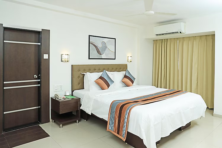 Club Room at Click Hotel Yuvraj Surat (Formerly known as Best Western Yuvraj) - Photo 1