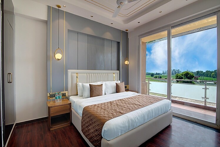 Suite Room With Bathtub at Comfort inn Karnal - Photo 1