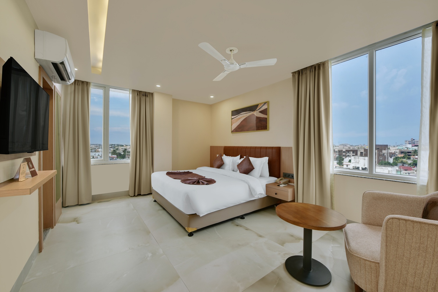 Suite Room at Vaishnavi Beacon Hotel Patna - Photo 3