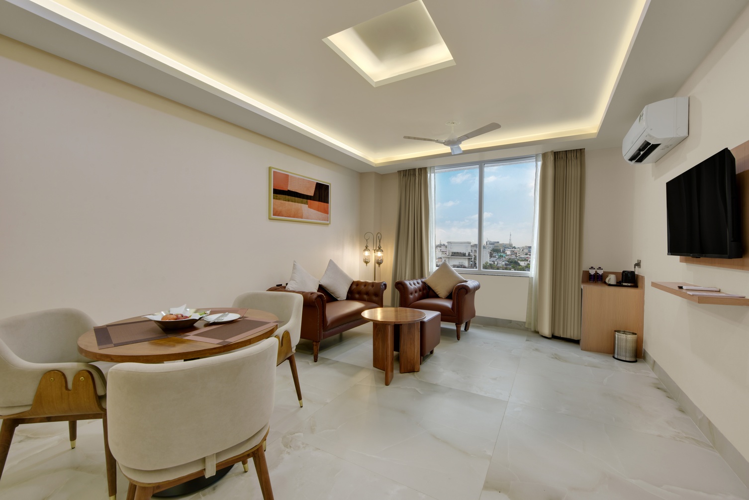 Suite Room at Vaishnavi Beacon Hotel Patna - Photo 1