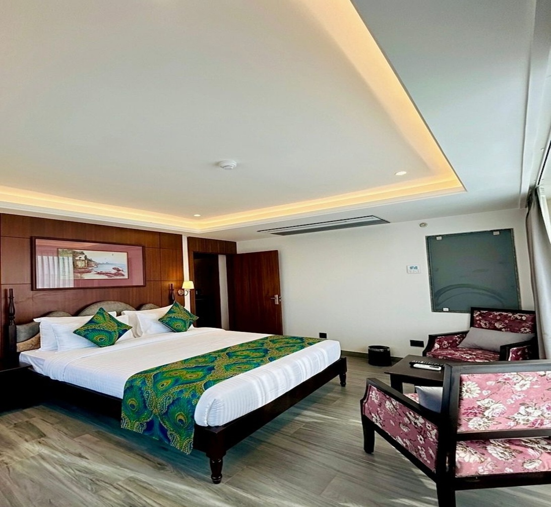 Suite at Comfort Hotel Kishore Azamgarh - Photo 3