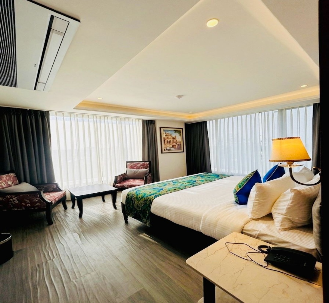 Suite at Comfort Hotel Kishore Azamgarh - Photo 1