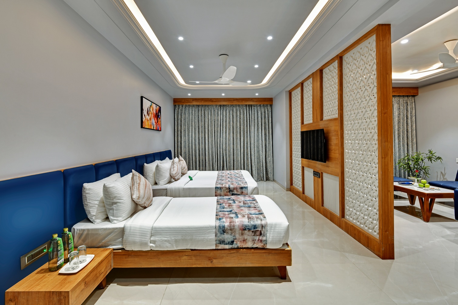 Suite Balcony Room with Bathtub at Click Hotel Royal Pearl, Galenda, Dahej - Photo 3