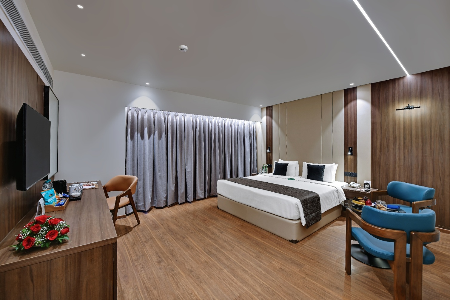 Studio Suite Room at Hotel Suba Star Ahmedabad - Photo 1