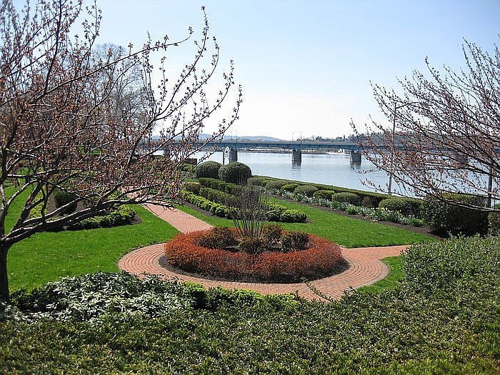 BurgBnB Riverfront photo 3