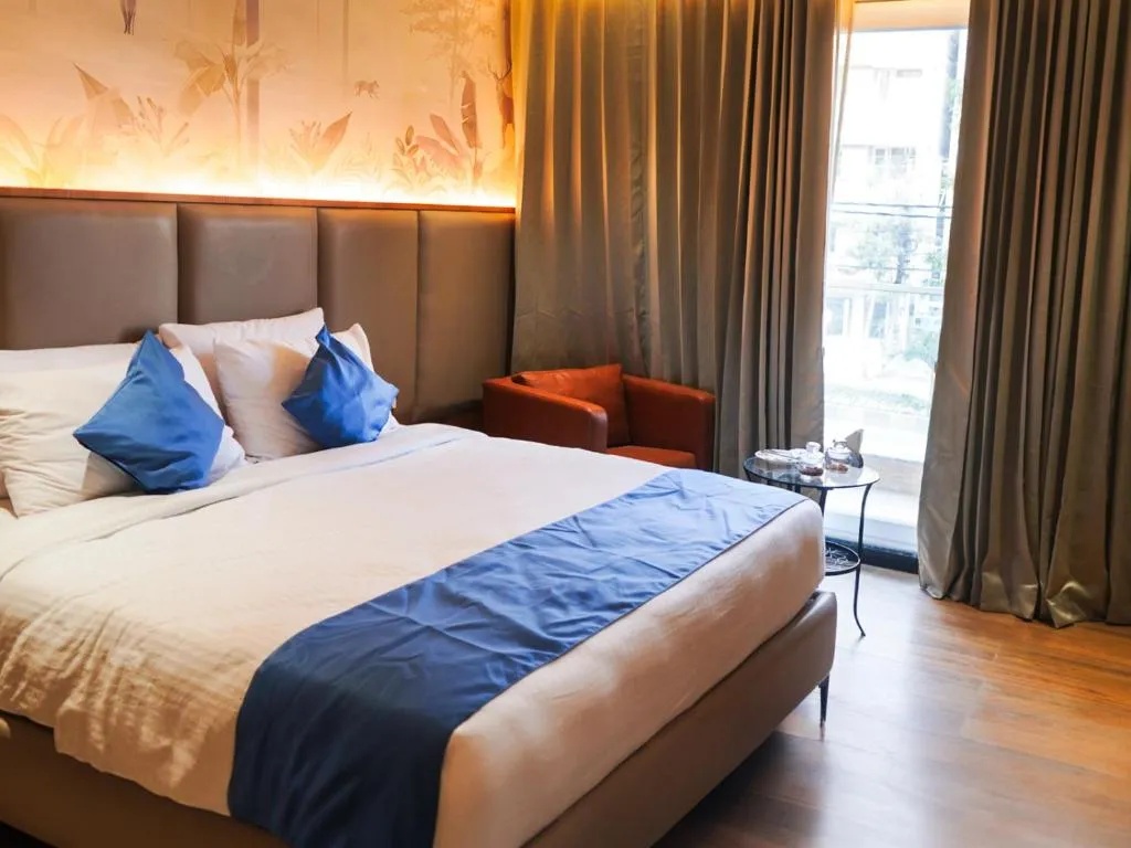 Suite Room With Double (King Size) at Clarion Hyderabad - Photo 2