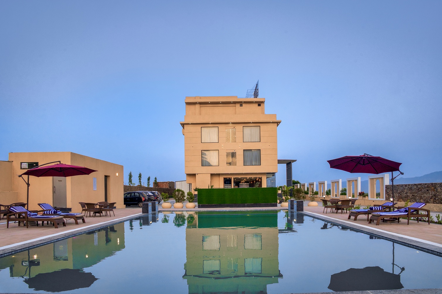 Sterling Pushkar photo 9