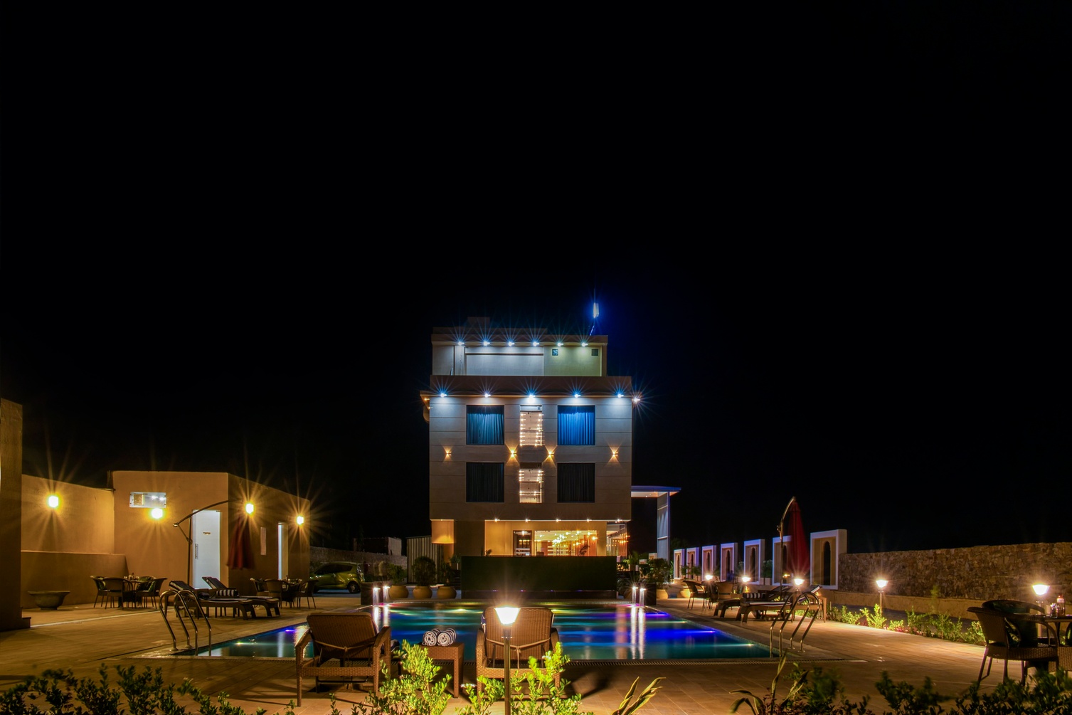 Sterling Pushkar photo 8