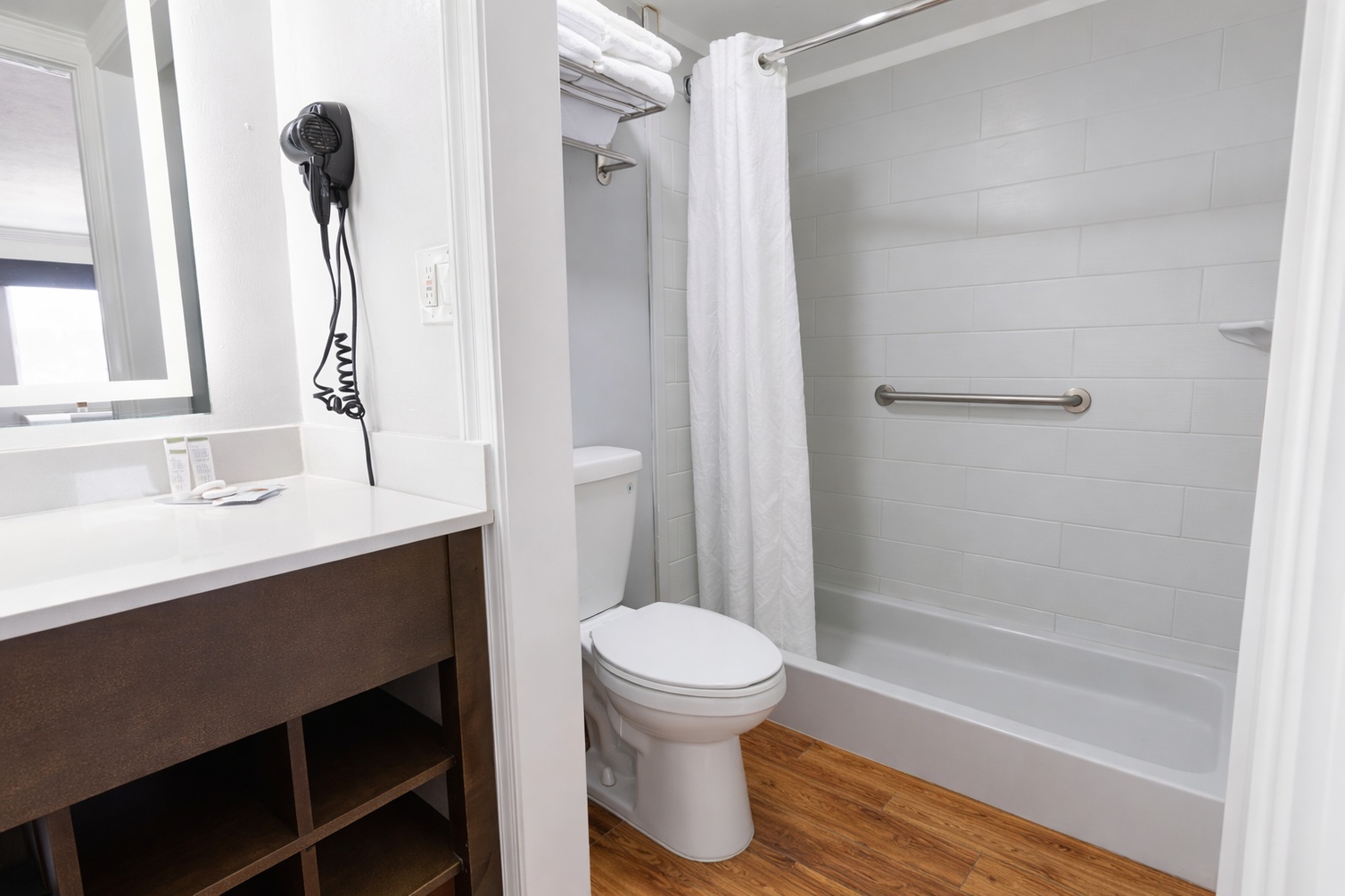 Double Queen Room at Destin Inn & Suites - Photo 3