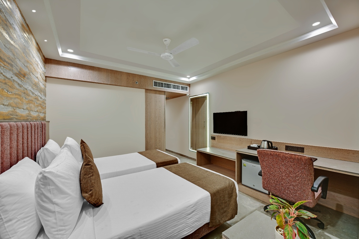 Winter Green Room, 2 Twin Rooms at The Fern Residency Ellisbridge Ahmedabad - Photo 2