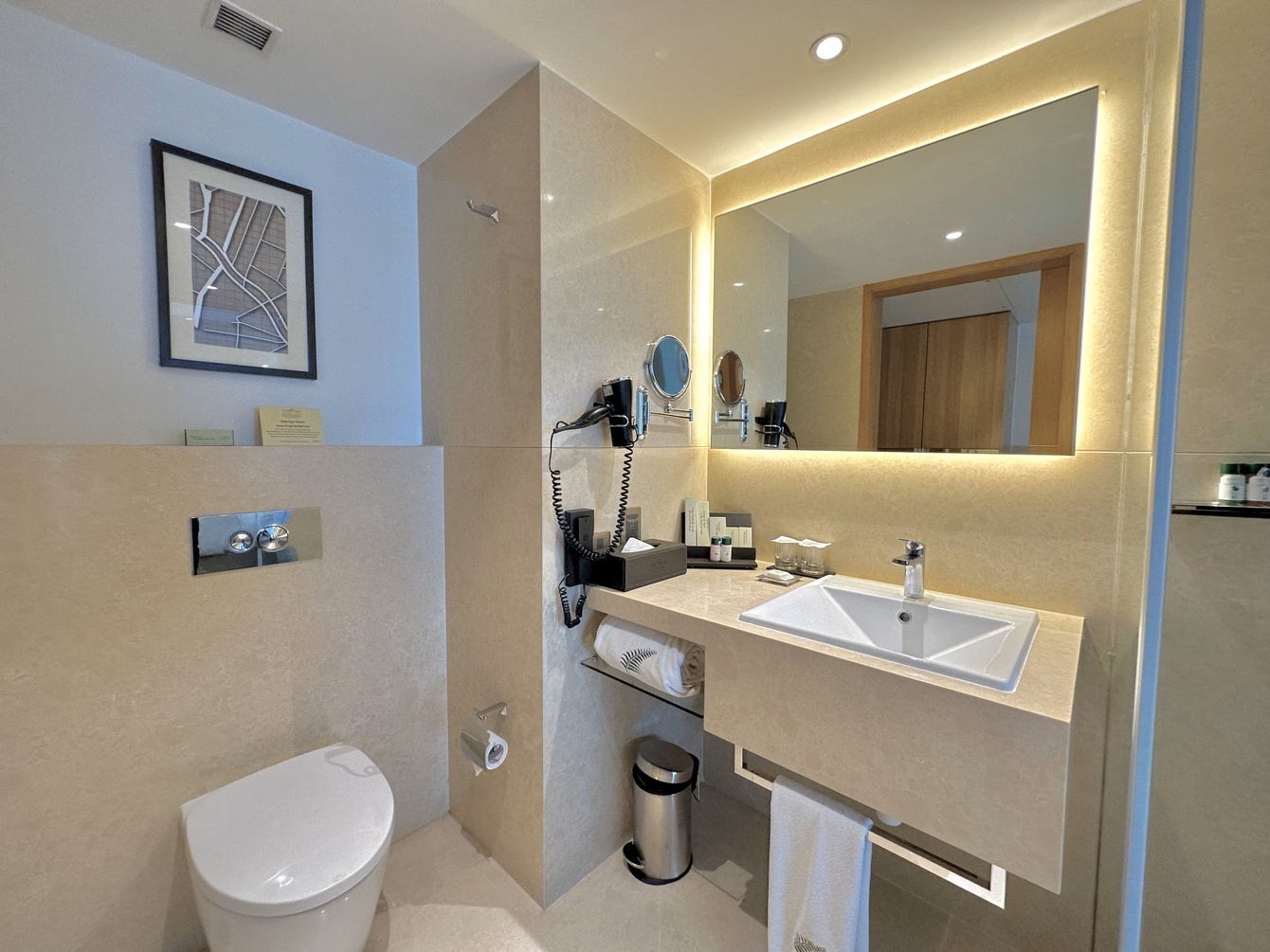Fern Classic Room, 1 King Bed at The Fern Goregaon - An Ecotel Hotel | Mumbai - Photo 3