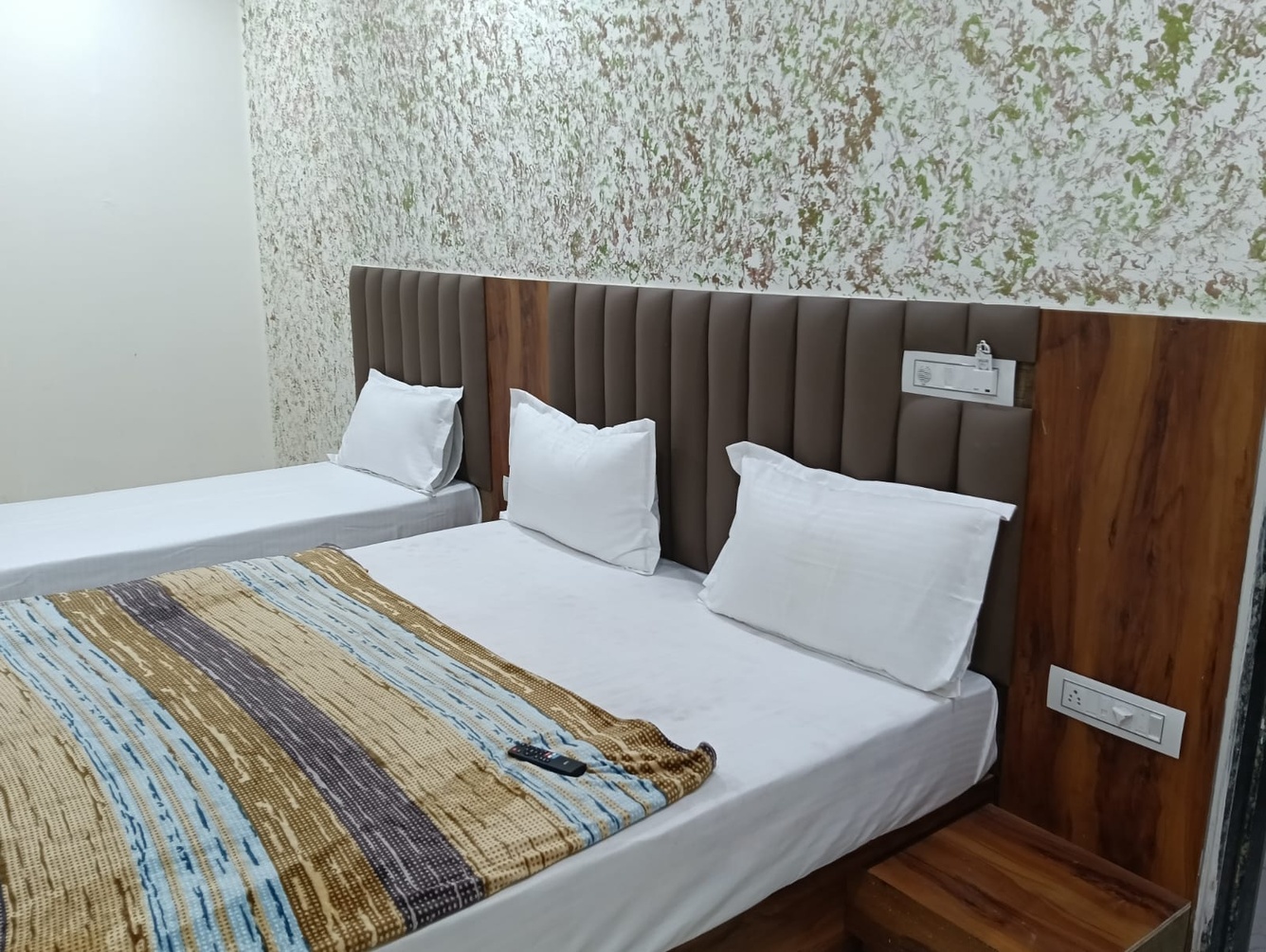 DELUXE TRIPLE ROOMS at hotel mg inn - Photo 3