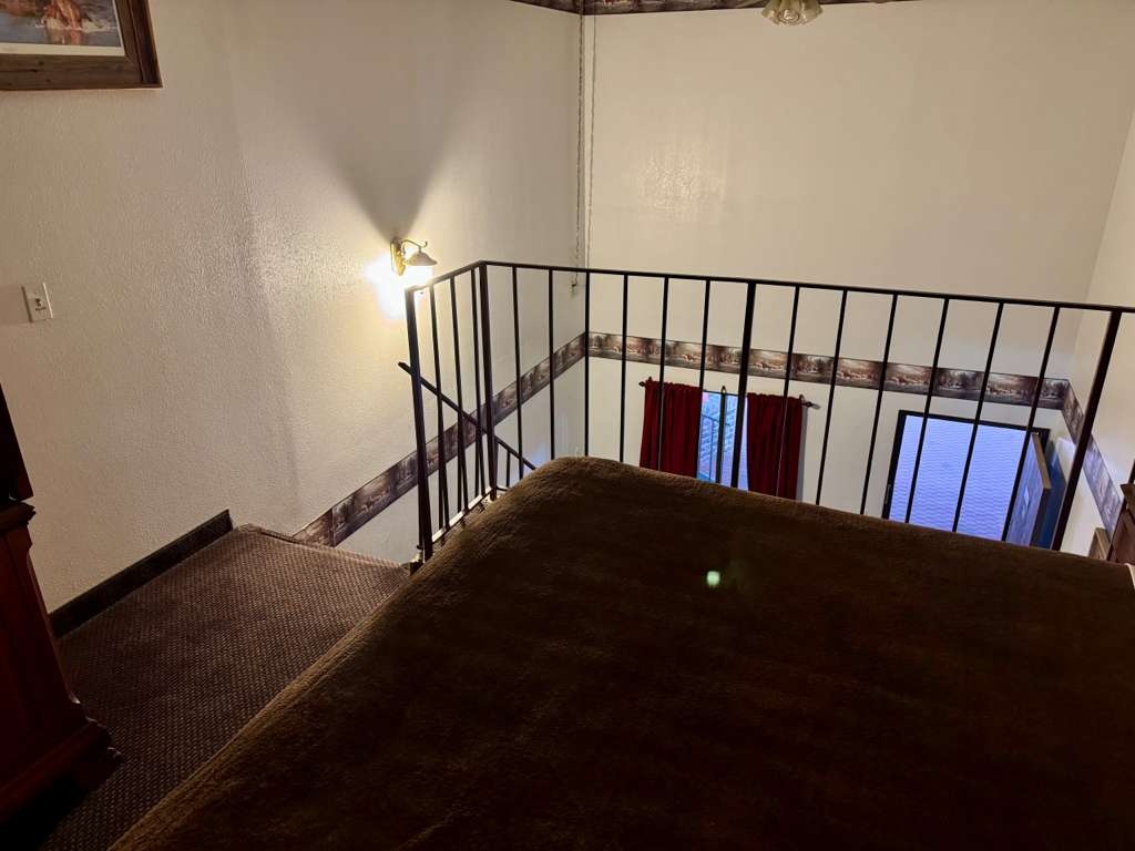 Honeymoon Suite Non Smoking at Dodge House Hotel and Convention Center - Photo 1