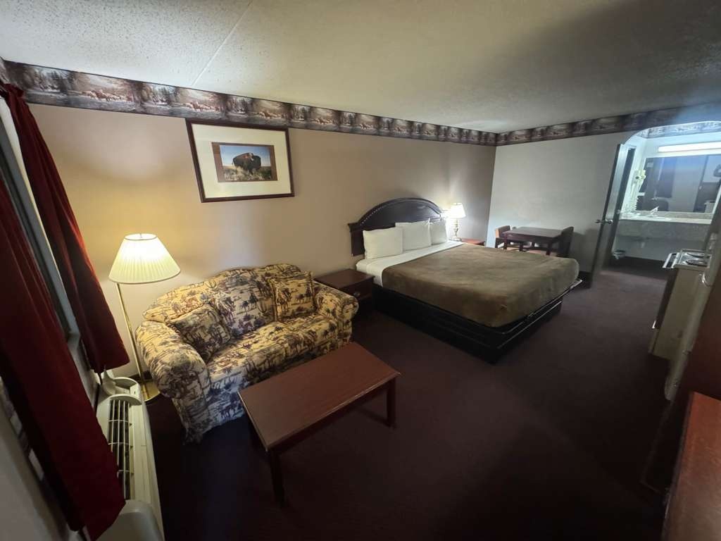 Extended Stay Suite Non Smoking at Dodge House Hotel and Convention Center - Photo 3