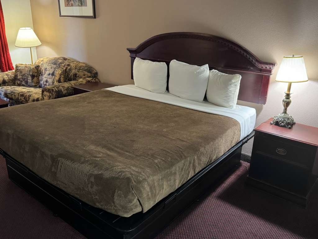 Extended Stay Suite Non Smoking at Dodge House Hotel and Convention Center - Photo 2