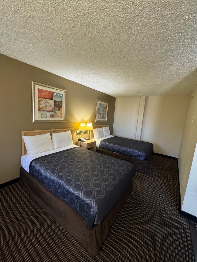 Double Suite Room at MHO Hotel Eloy Casa Grande near I-10 - Photo 2