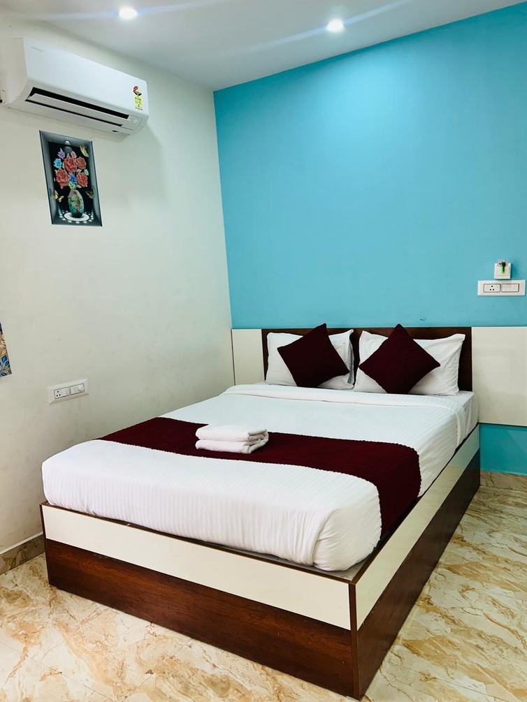 Deluxe Room at S K Comforts Rooms - Photo 3