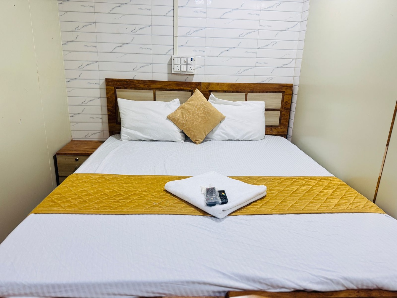 AC DELUXE ROOM at HOTEL HAVEN MUMBAI - Photo 1