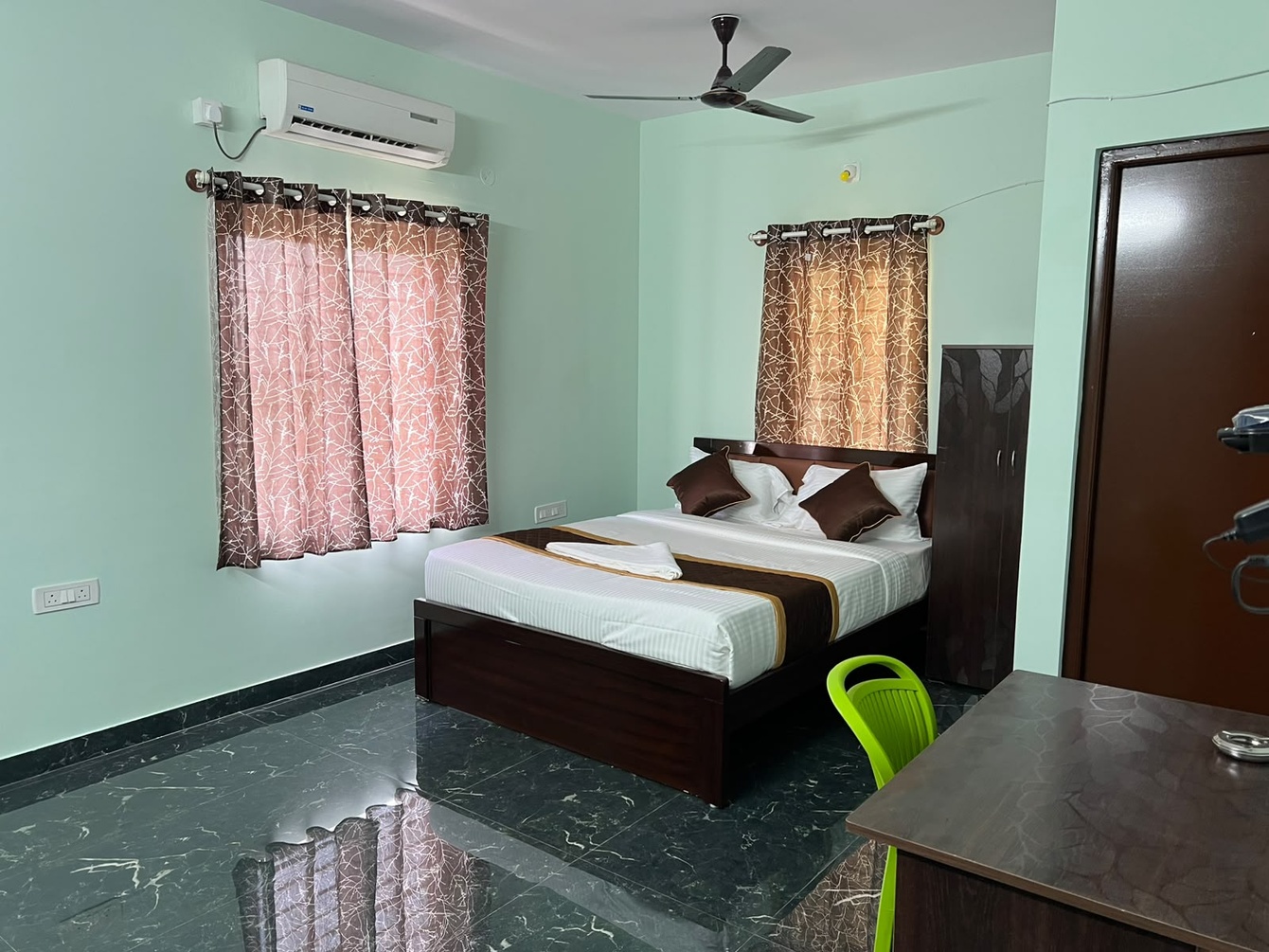 Deluxe Room at HOTEL M R HAPPY STAY IN - Photo 1