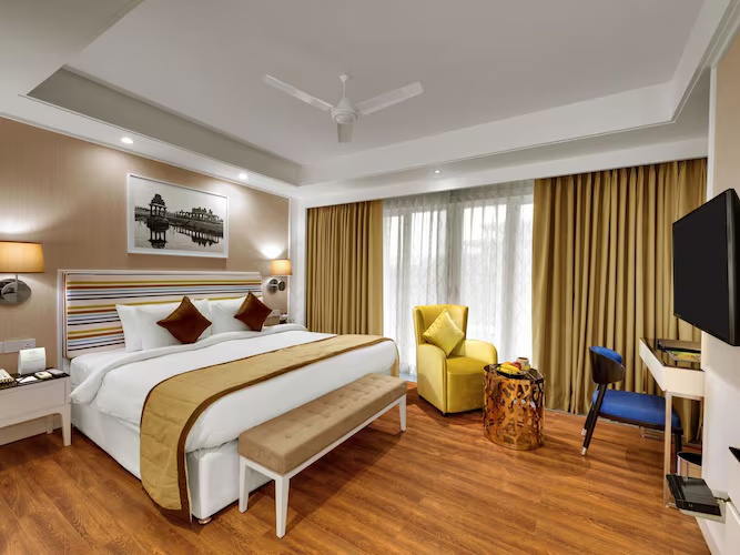 Winter Green Room, 1 King Bed at Amanora The Fern, Pune - Photo 1