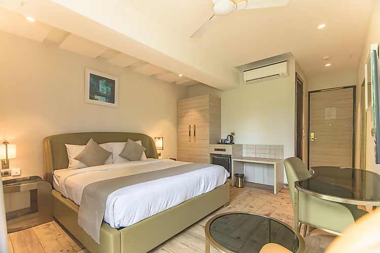 Winter Green Premium Room with Pool View at The Fern Residency Goa, Calangute - Photo 2