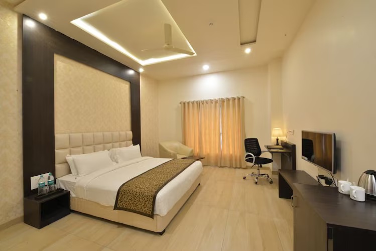 Winter Green Room at The Fern Residency, Parbhani - Photo 1