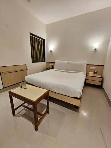 Winter Green Room, 1 Queen Bed at The Fern Residency Woodland Pune - Photo 1