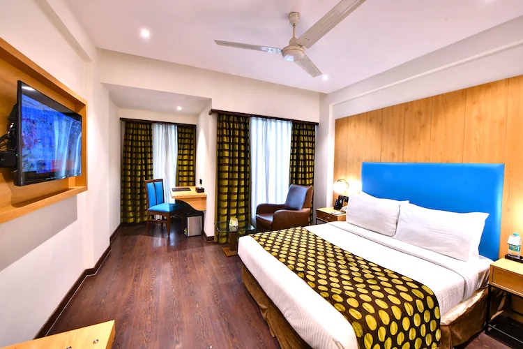 Winter Green Room, 1 Queen Bed at The Fern Residency, Subhash Bridge, Ahmedabad - Photo 1