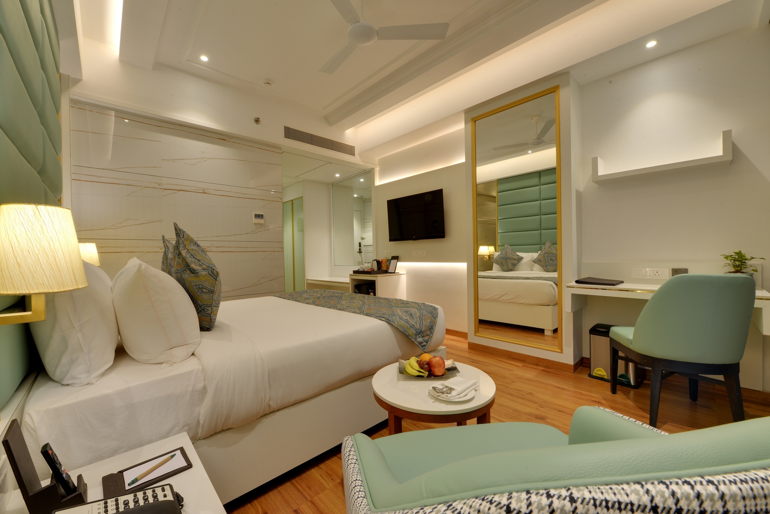 Winter Green Room, 1 King Bed at The Fern Residency, Mira Road, Mumbai - Photo 2