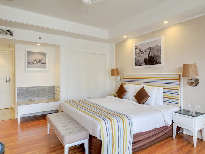 Winter Green Premium Room, 1 King Bed at Amanora The Fern, Pune - Photo 1