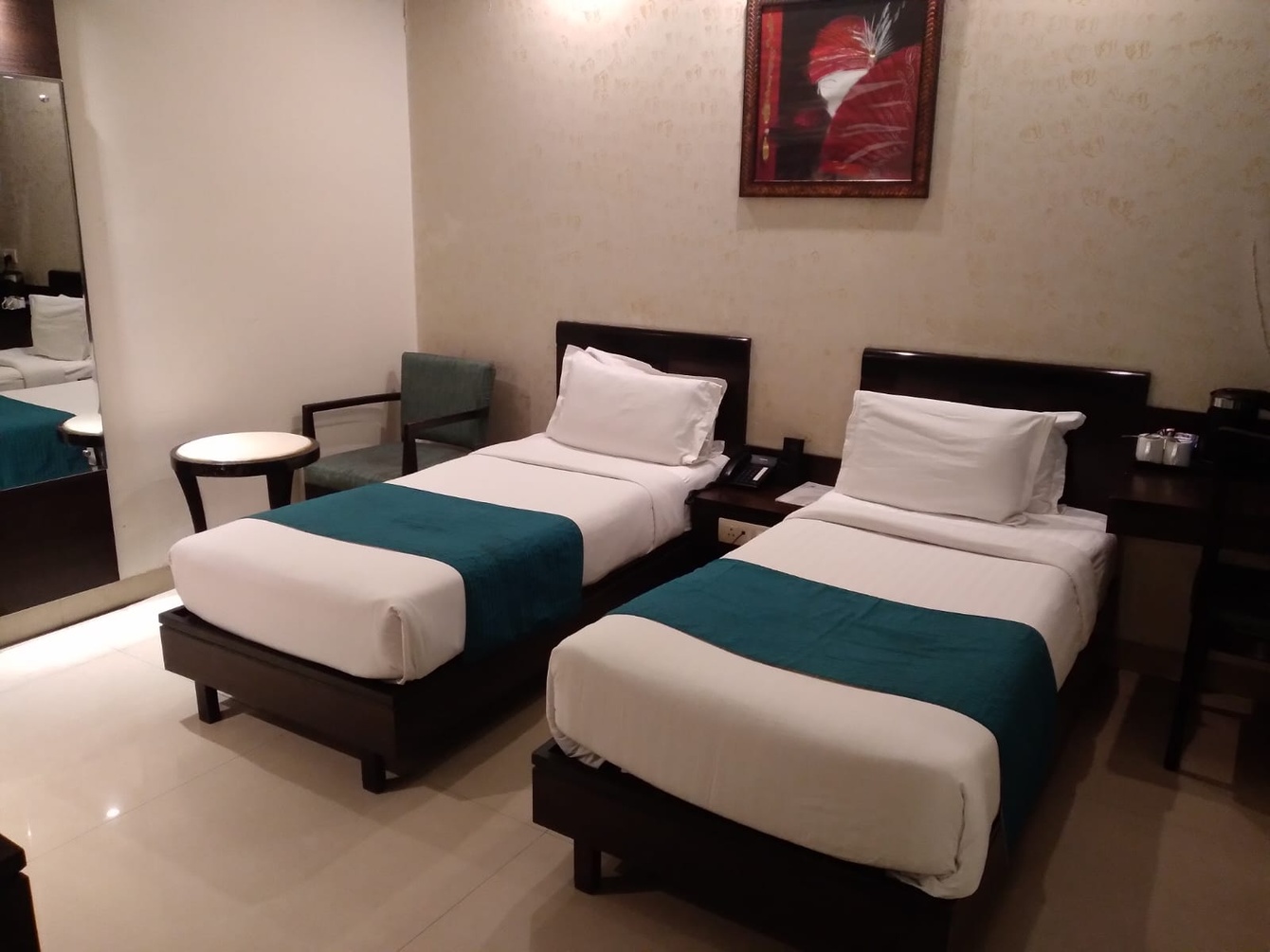 Deluxe Twin Room at Rockland Hotel Panchsheel Enclave - Photo 3