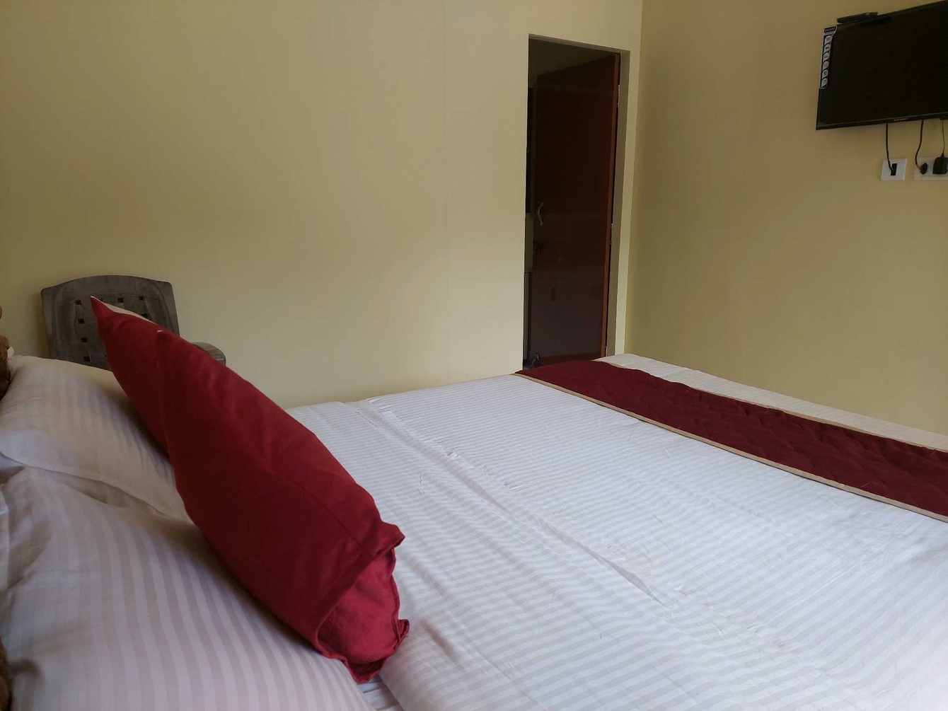 DELUXE ROOM at JRS INN, KODAIKANAL - Photo 2