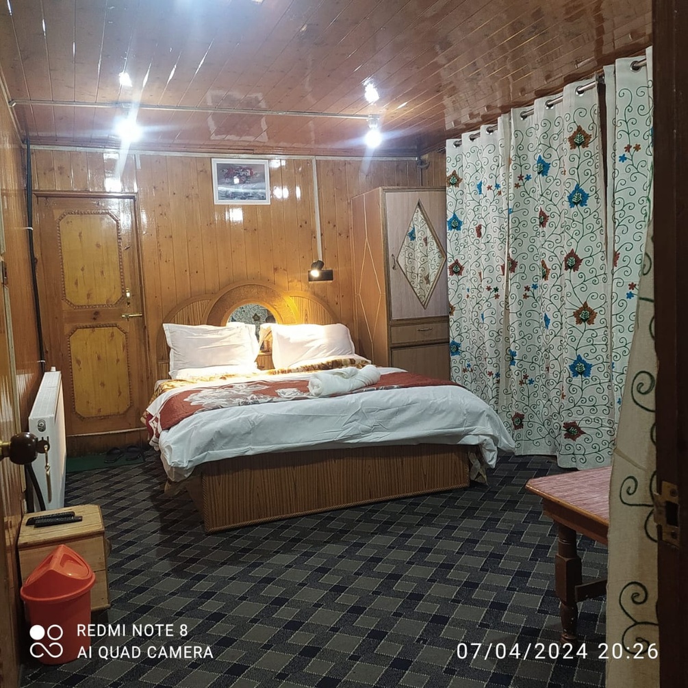 Roseland Cottage Gulmarg photo 6