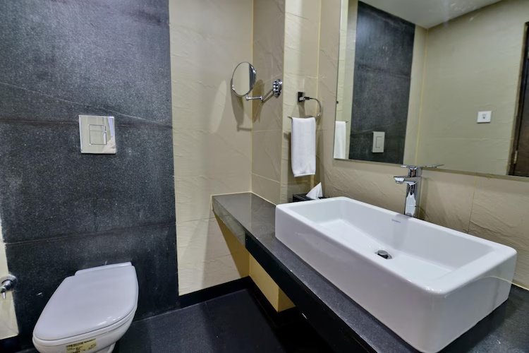 Hazel Suite Room at The Fern Residency, Chandigarh - Photo 3
