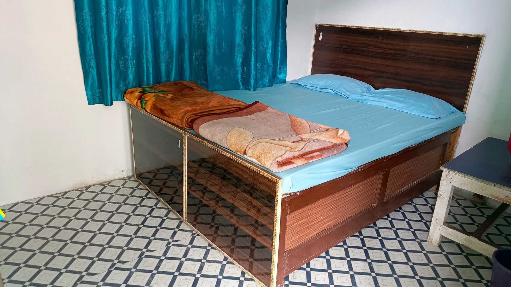 double bed room at hotel jagatguru - Photo 1
