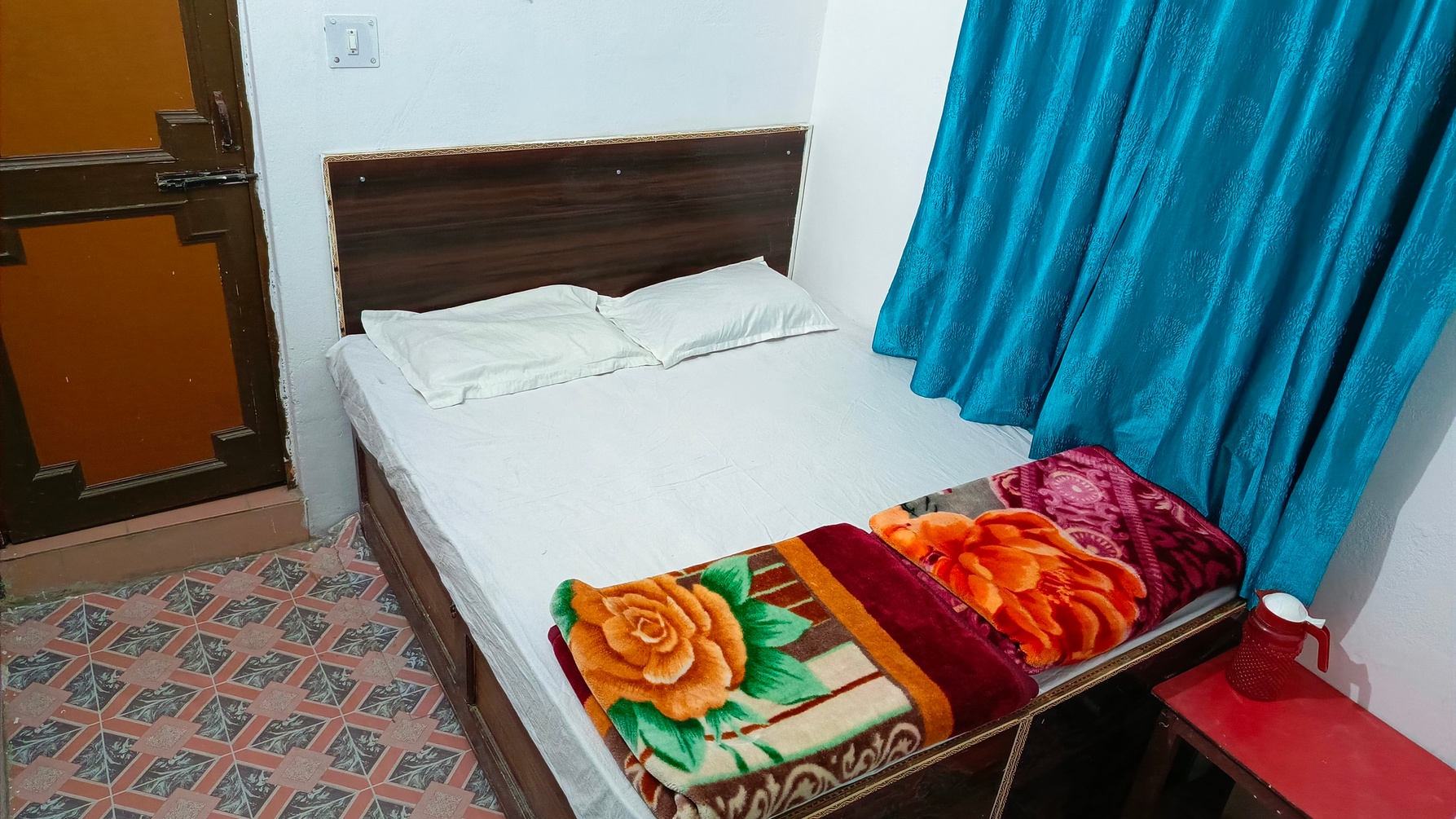 double bed room at hotel jagatguru - Photo 3
