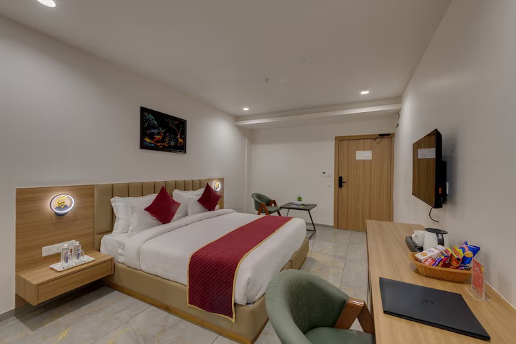 Superior Room at Comfort Inn Sapphire Chandkheda, Ahmedabad - Photo 2