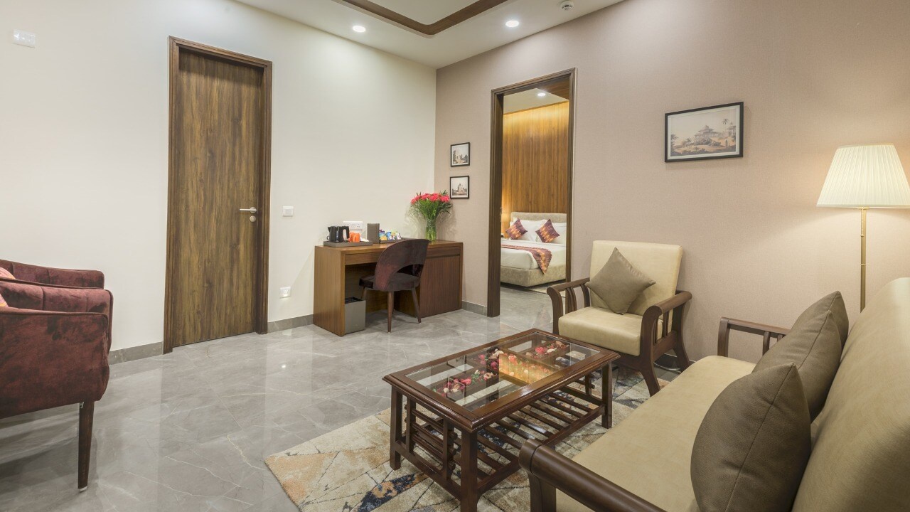 Family Suite room with Bathtub at Comfort Inn Dhaliwals Gurgaon - Photo 1