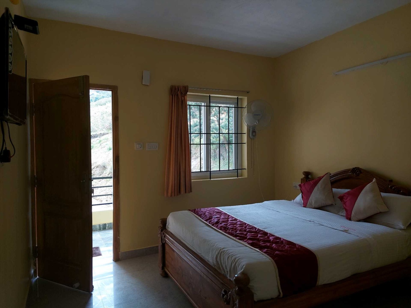 DELUXE ROOM at JRS INN, KODAIKANAL - Photo 1