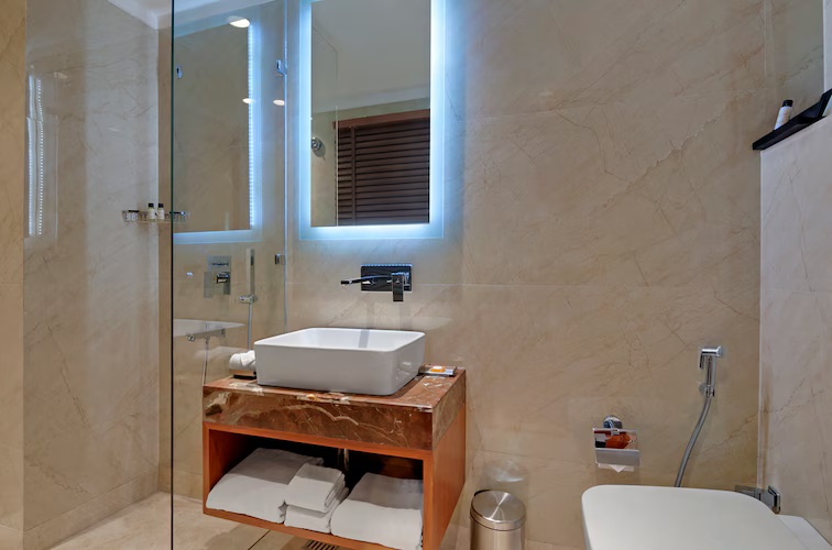 Superior Room at Nirman Vihar Beacon, New Delhi - Photo 3