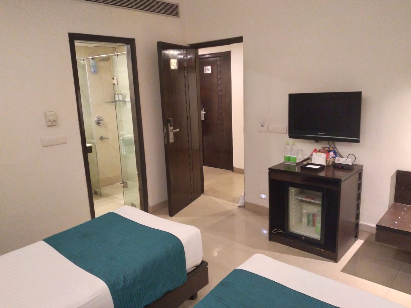 Deluxe Twin Room at Rockland Hotel Panchsheel Enclave - Photo 1