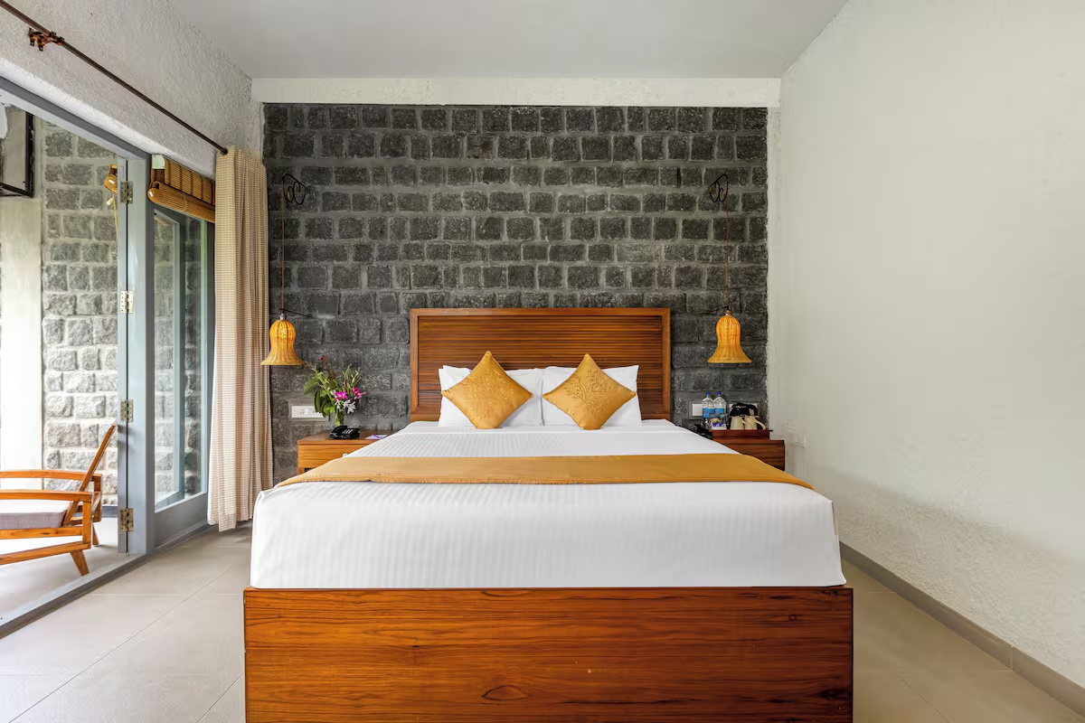 Mountain View Elegant Suite with Sitout at Sterling Hibis Vellore - Photo 2