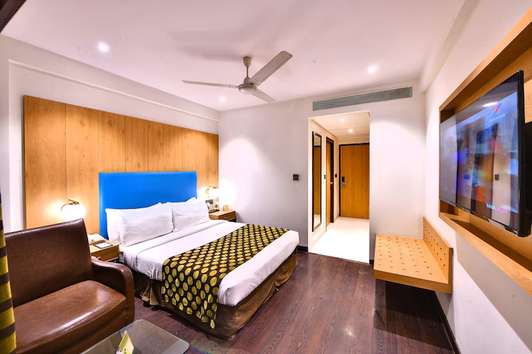 Winter Green Room, 1 Queen Bed at The Fern Residency, Subhash Bridge, Ahmedabad - Photo 2