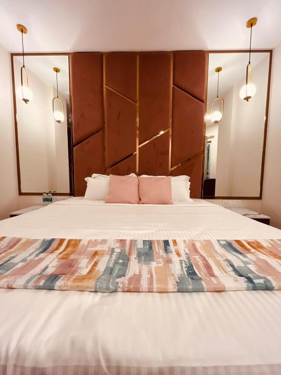 Junior Suite at Astra Hotels & Suites by Clover hospitality - Photo 3